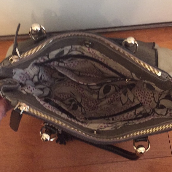 Guess Purse with matching wallet. - Picture 7 of 8